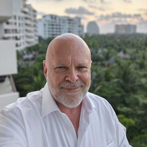 26-11-22_EZ_Headshot